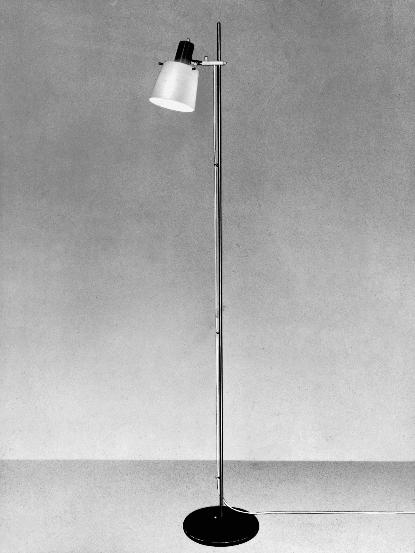 FLOS_About-us_Awards_MOD-1055_floor-lamp