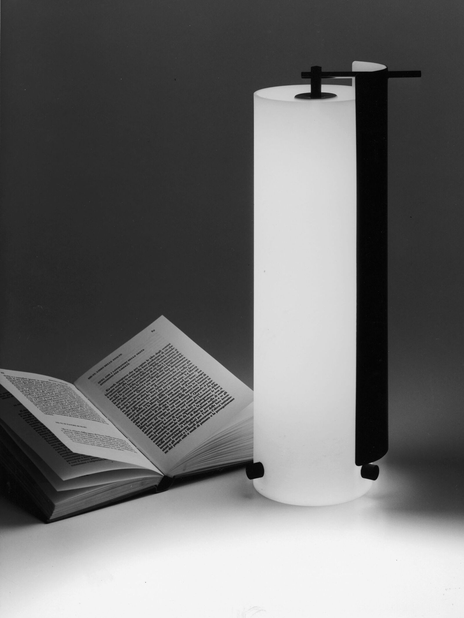 FLOS_About-us_Awards_MOD-559_Table-lamp
