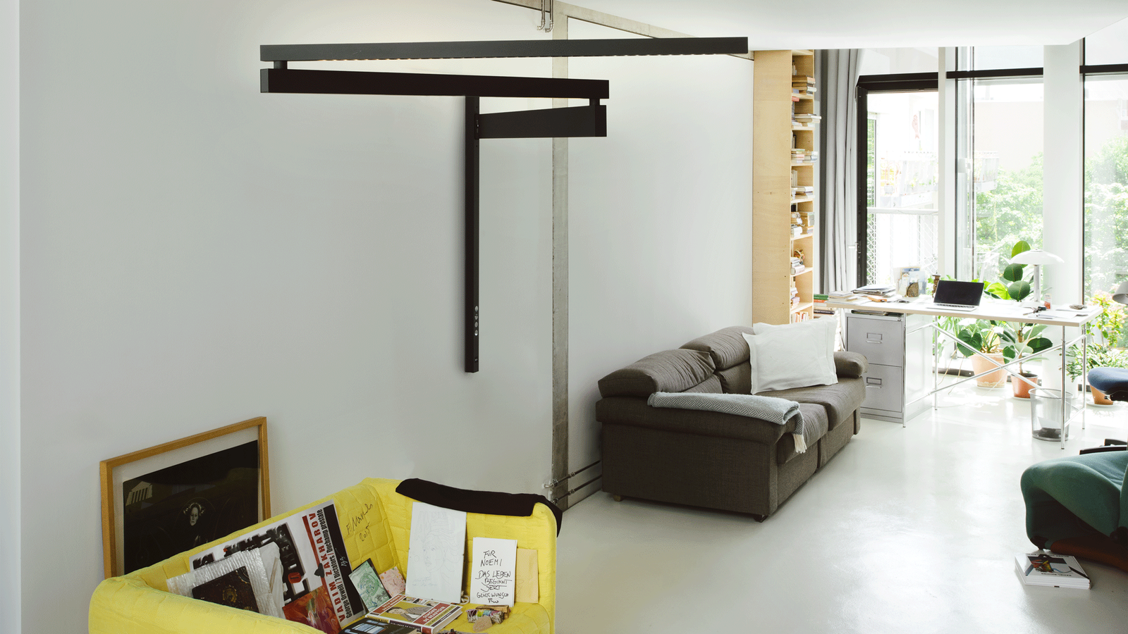 FLOS_Black-Flag_Noemi-Smolik_home