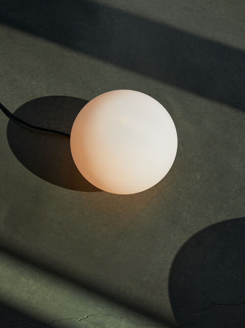 Glo Ball mini_Table lamp_close up_Invisible house_Flos Stories7_FLOS