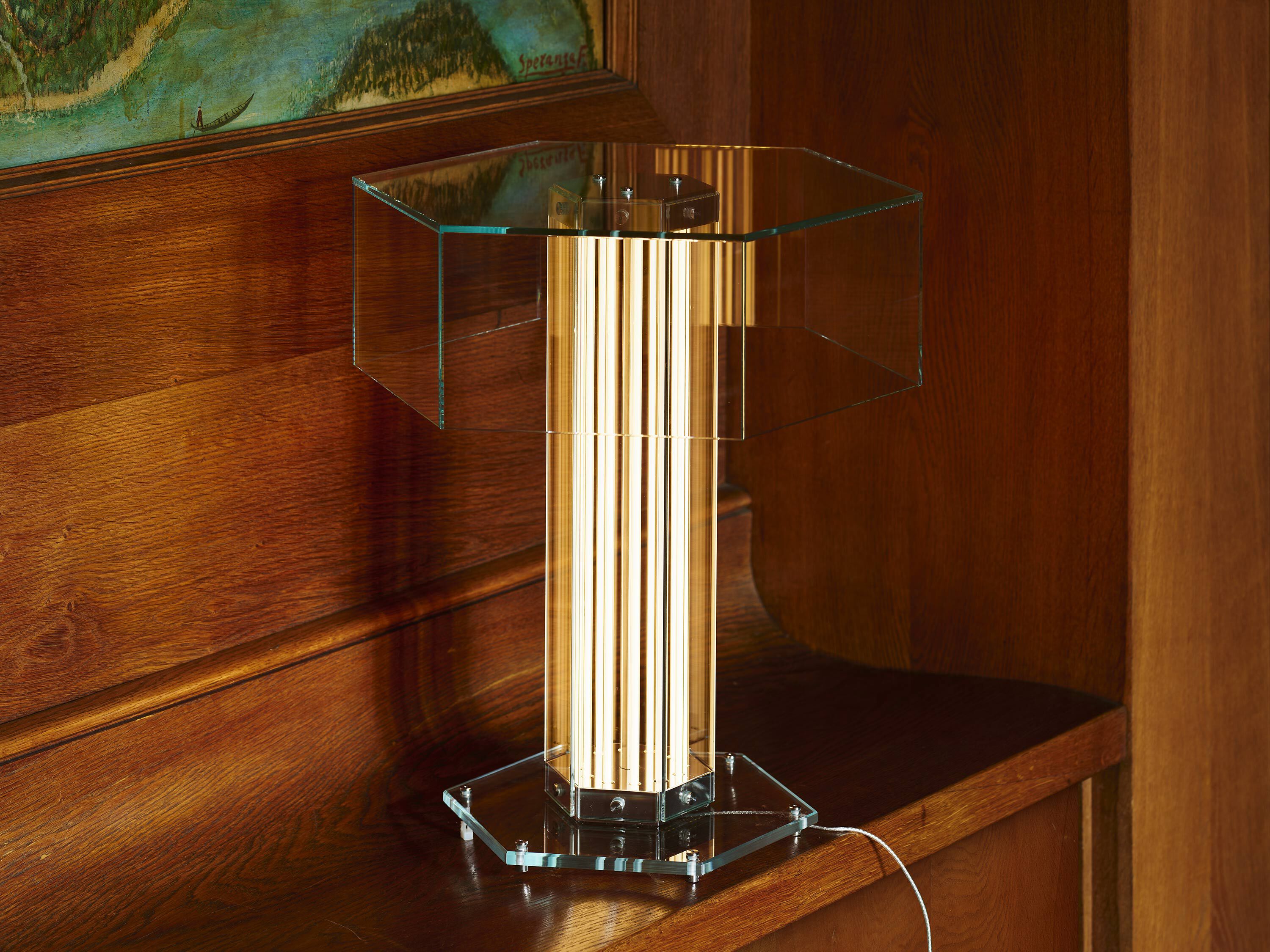 Smile 　FLOSスタンド SuperWire T Table Lamp | Flos Official Shop
