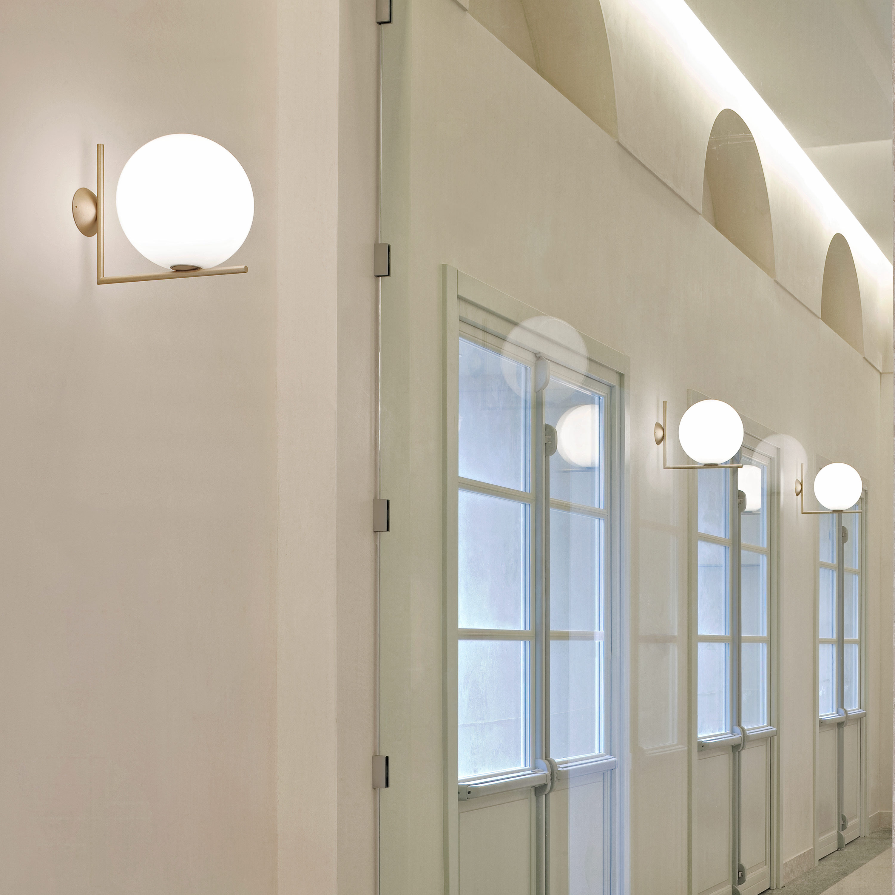 IC Lights C/W1 Golden Finish Lamp | Flos Official Shop